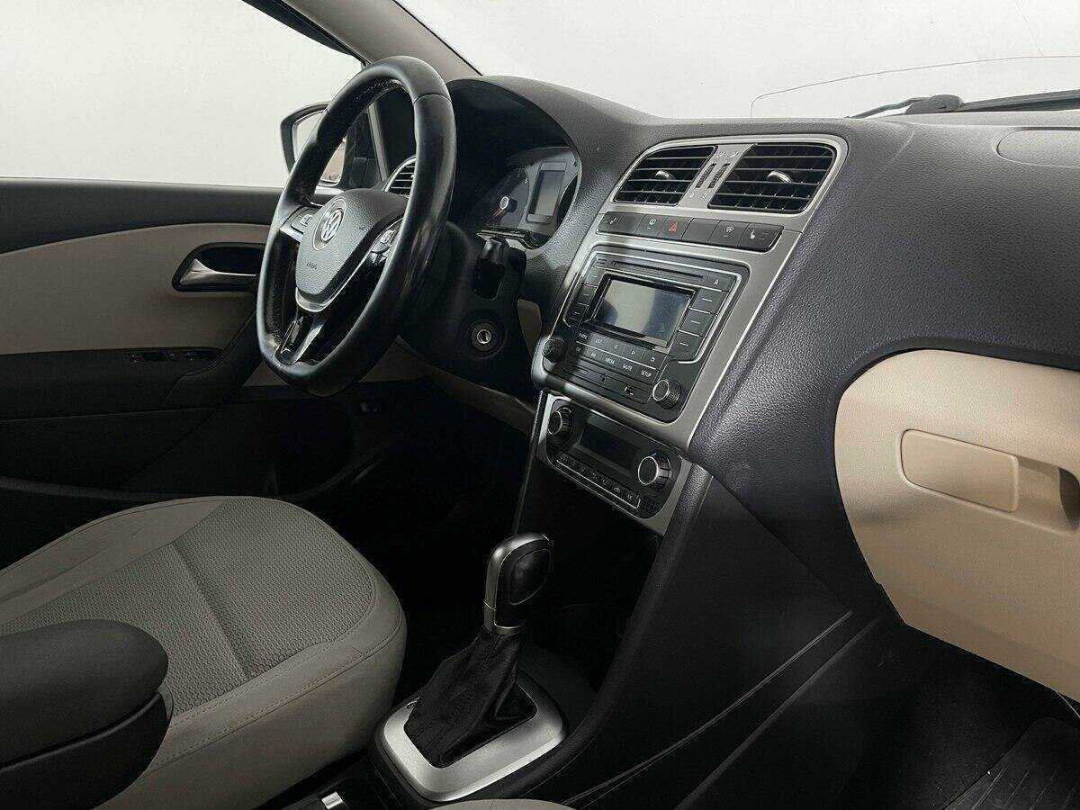 Volkswagen Polo, 2016 Фото №9