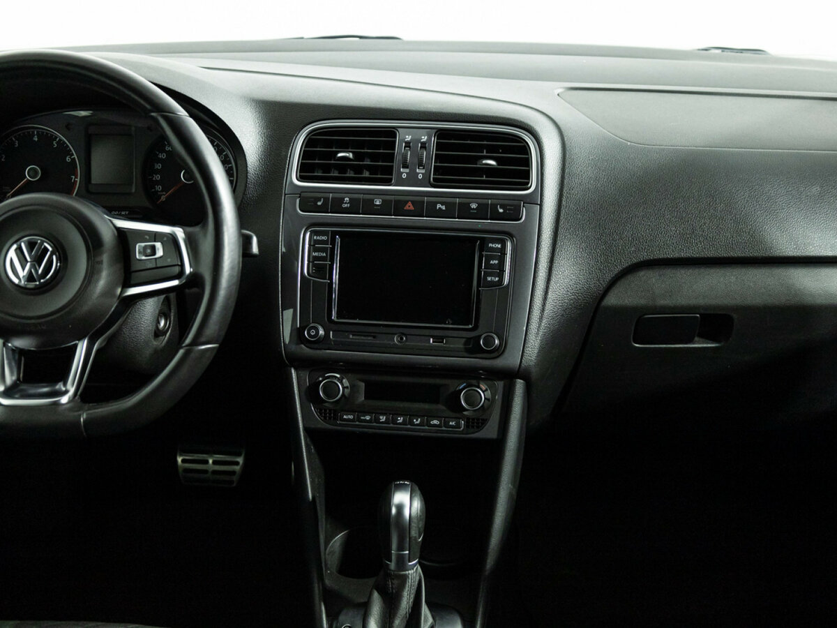 Volkswagen Polo V Рестайлинг, 2018 Фото №14