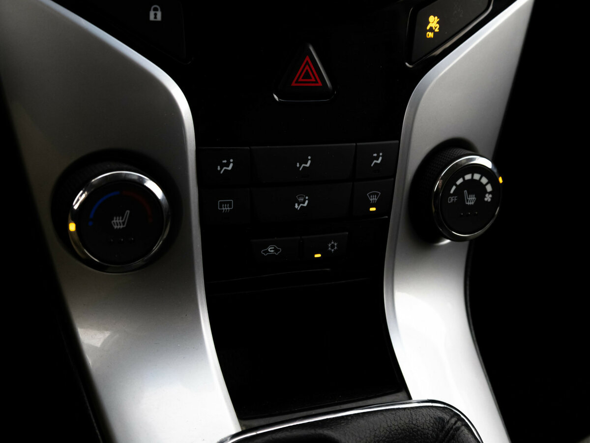 Chevrolet Cruze I Рестайлинг, 2013 Фото №11