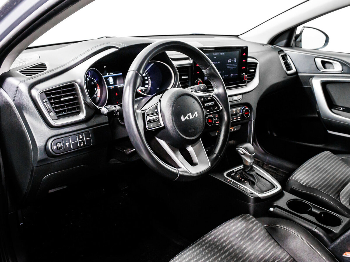 Kia Ceed III Рестайлинг, 2022 Фото №12