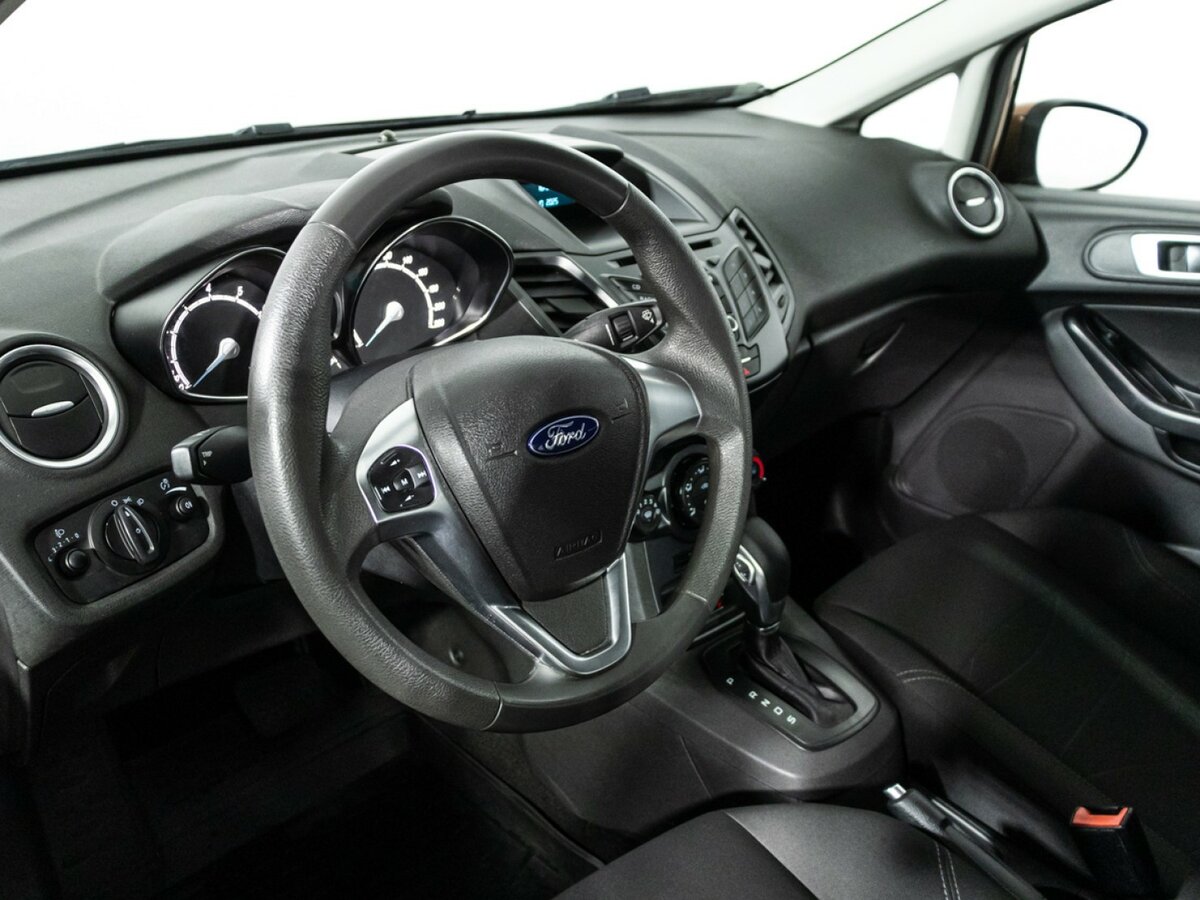 Ford Fiesta Mk6 Рестайлинг, 2016 Фото №11