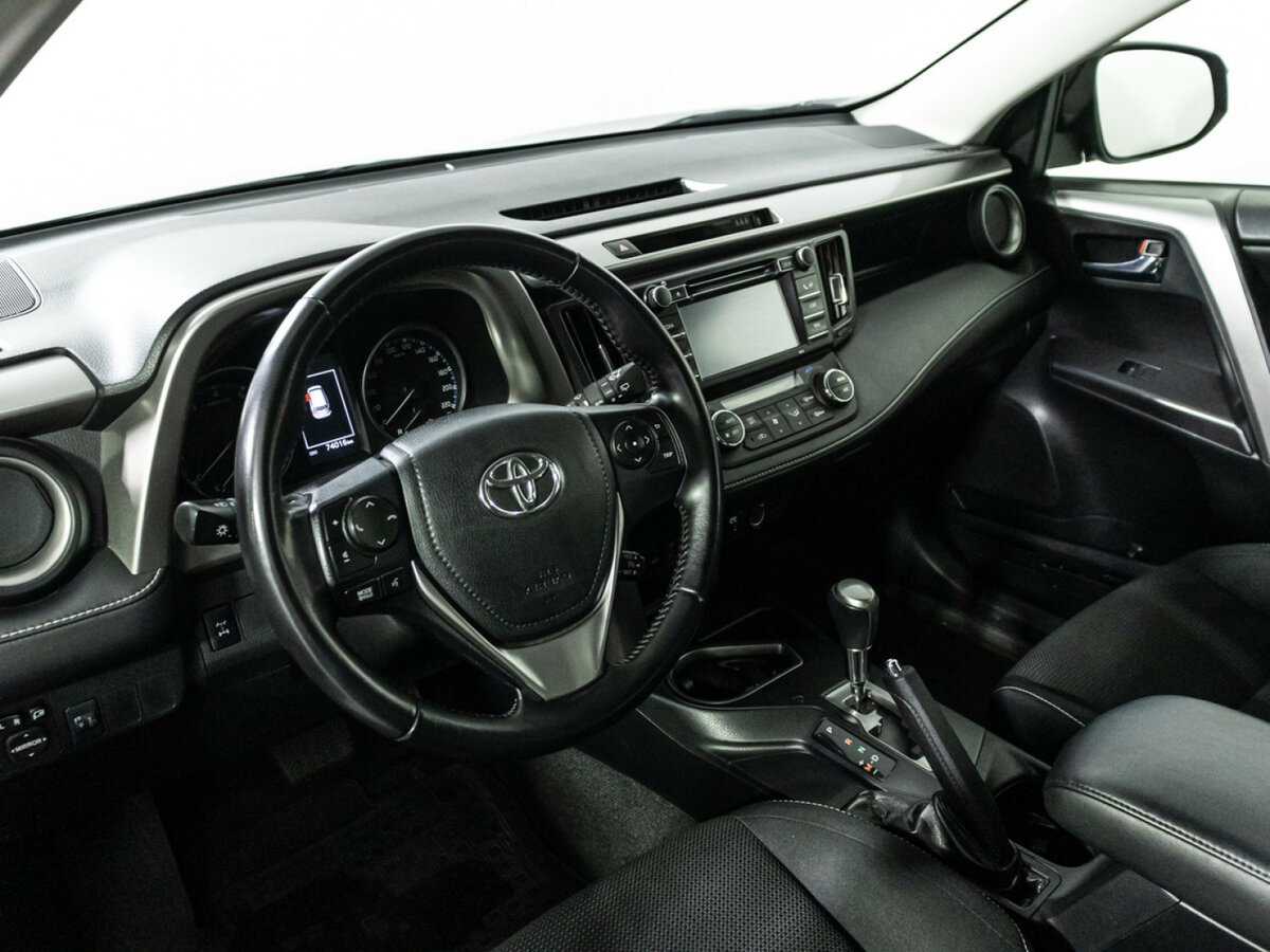 Toyota RAV4 IV (XA40) Рестайлинг, 2015 Фото №10