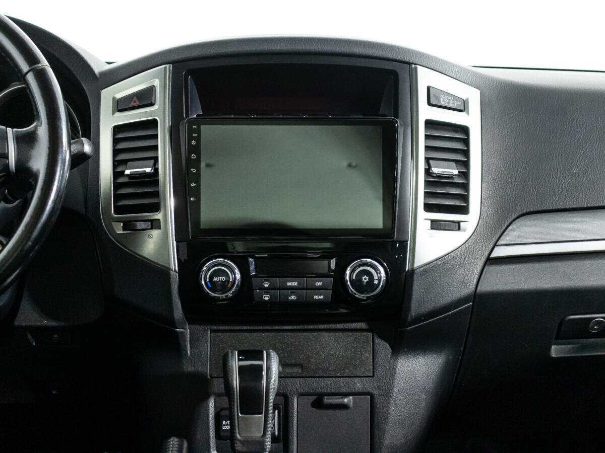 Mitsubishi Pajero, 2015 Фото №14
