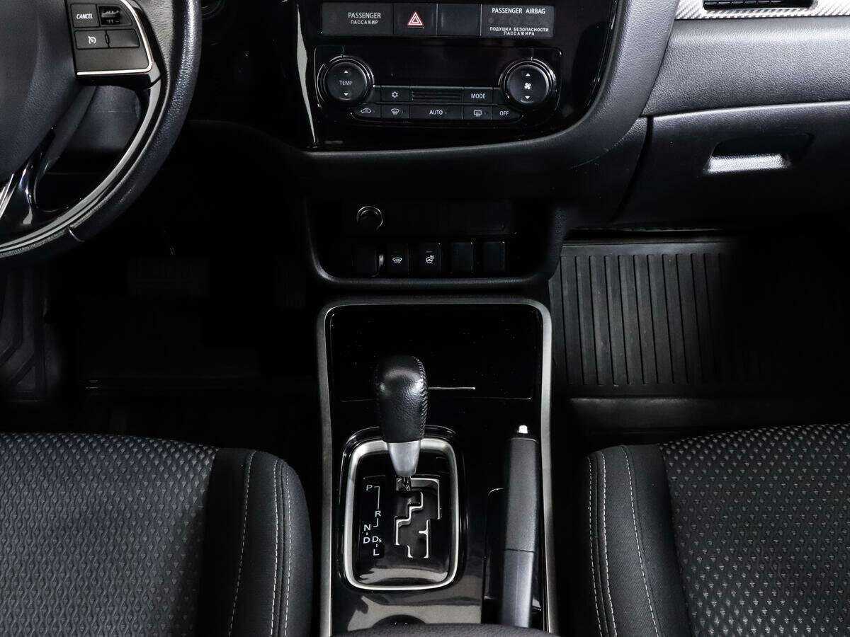 Mitsubishi Outlander, 2018 Фото №11