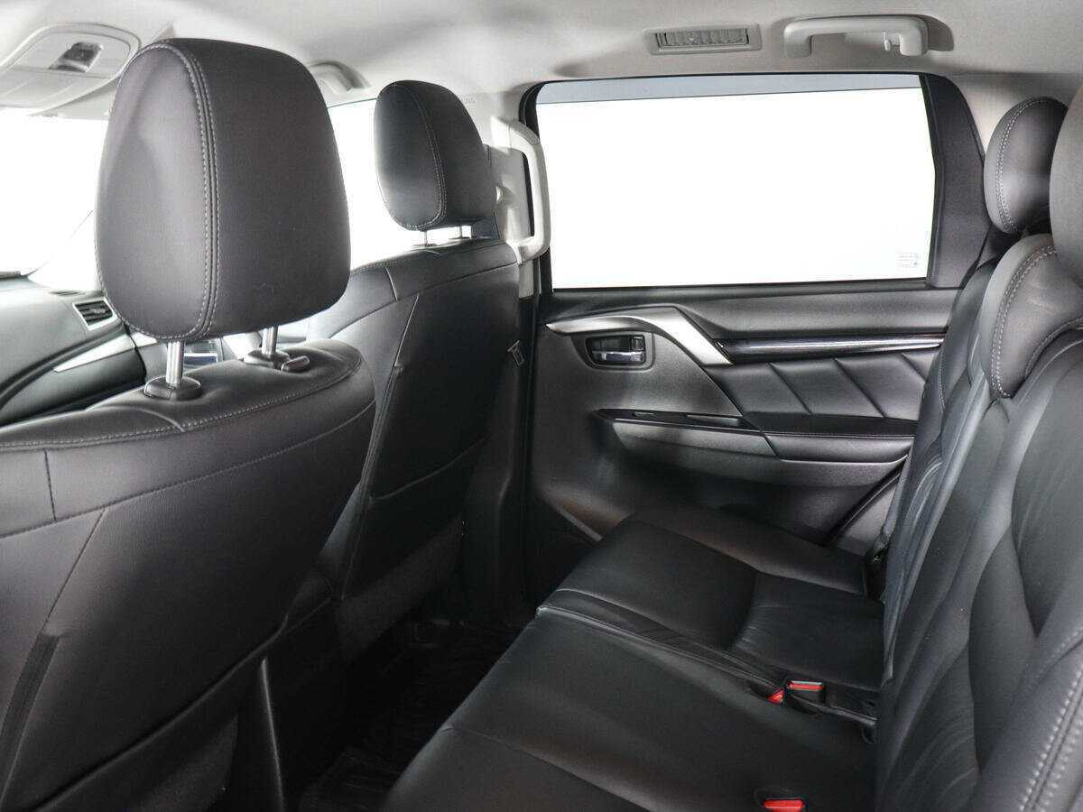 Mitsubishi Pajero Sport, 2018 Фото №12