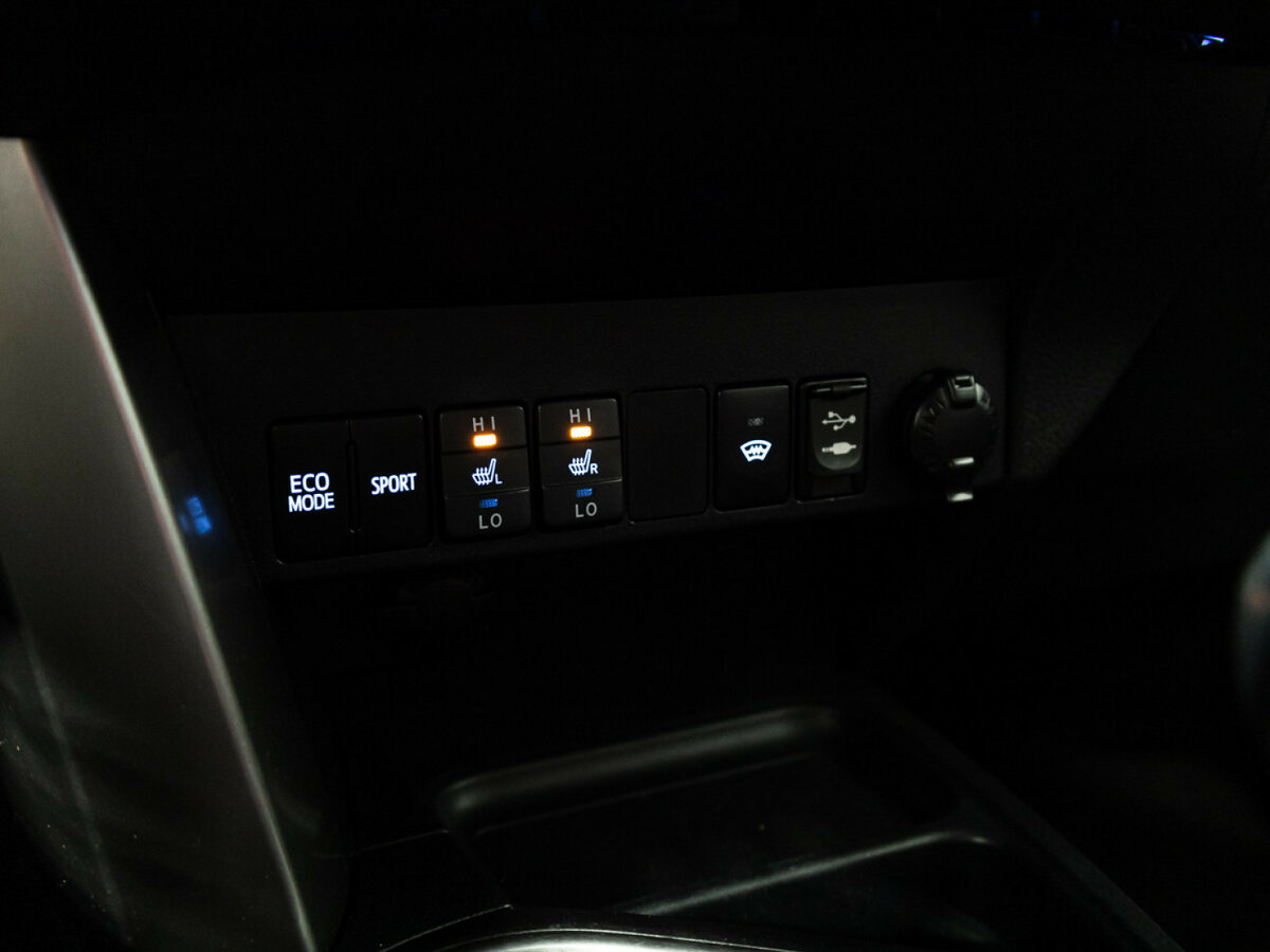 Toyota RAV4 IV (XA40) Рестайлинг, 2016 Фото №17