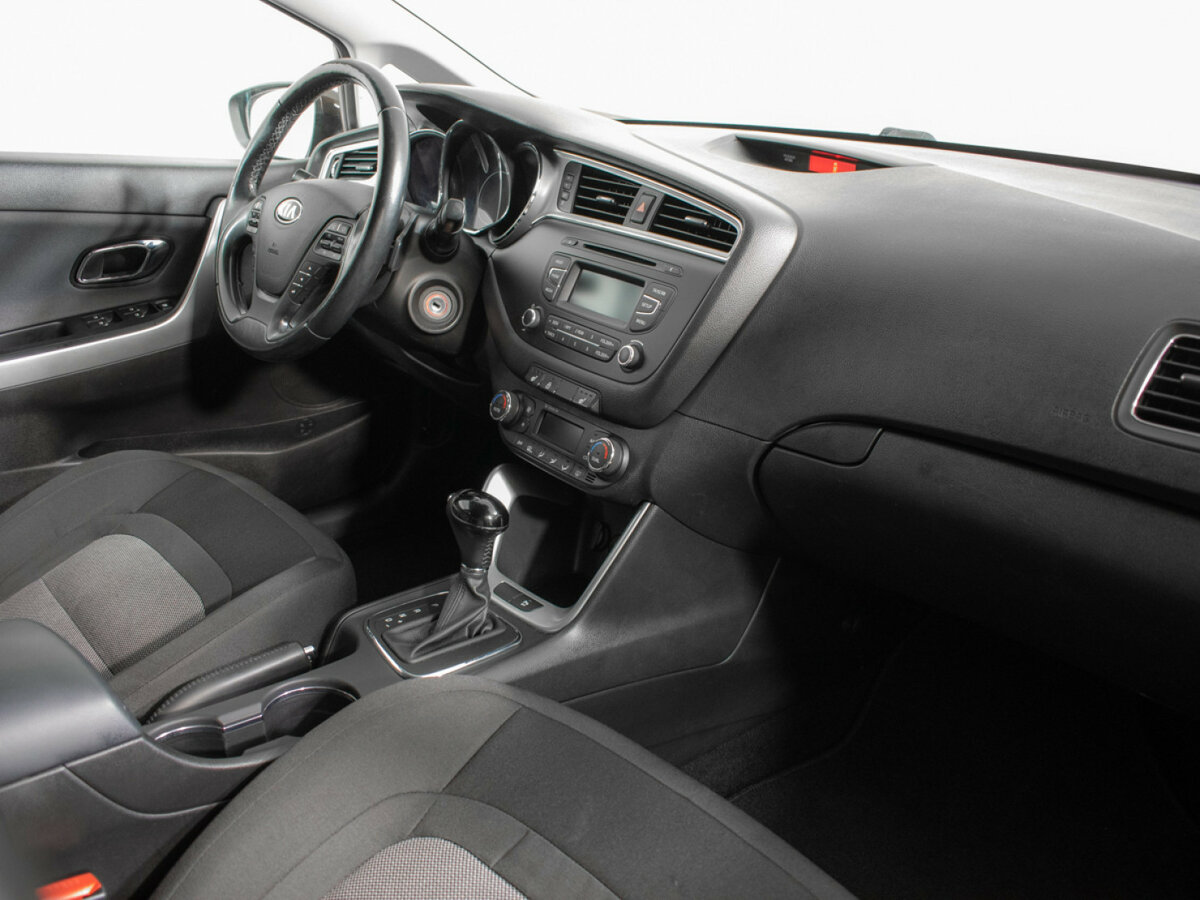 Kia Ceed II Рестайлинг, 2016 Фото №9