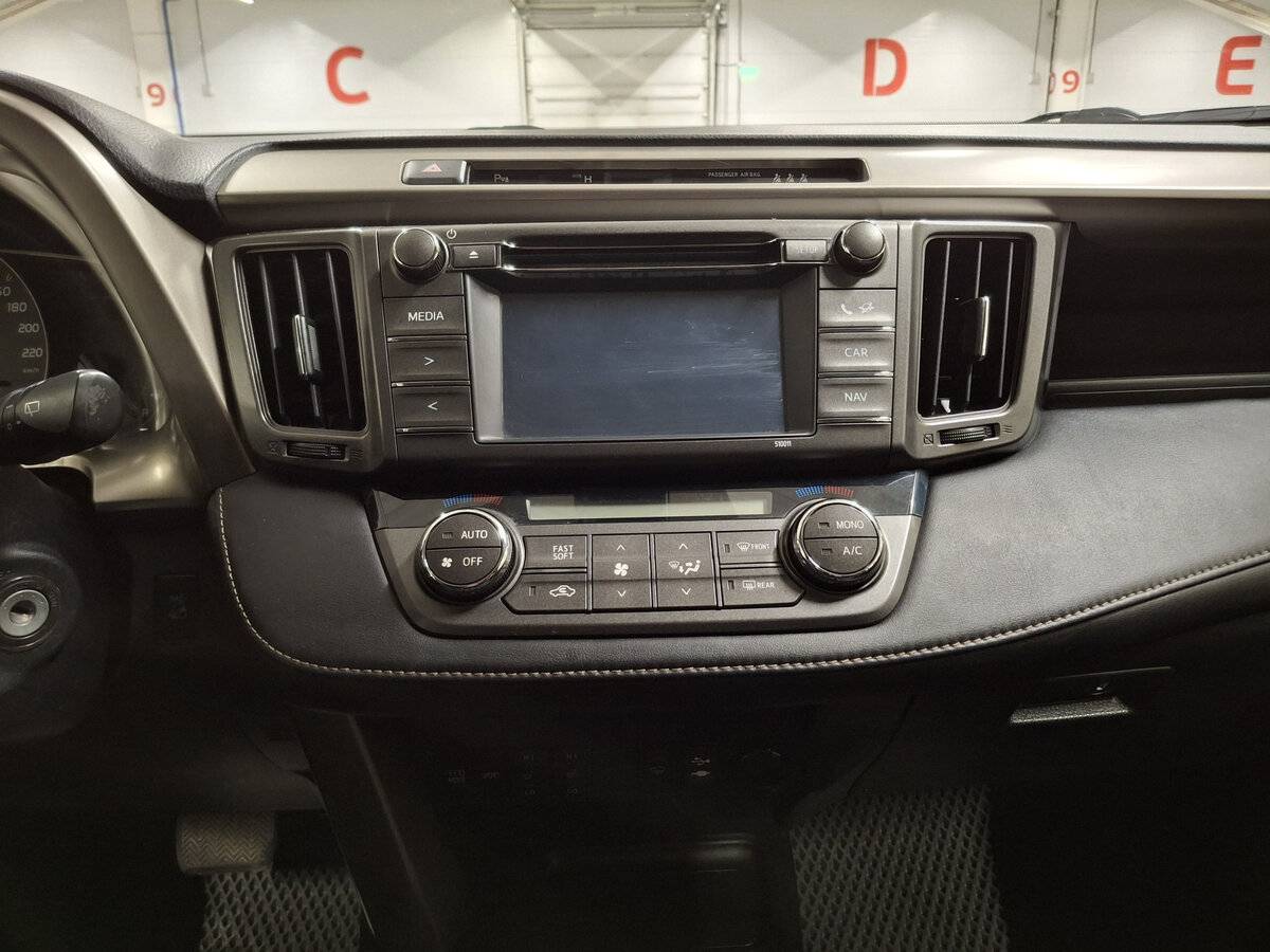 Toyota RAV4 IV (XA40), 2014 Фото №15