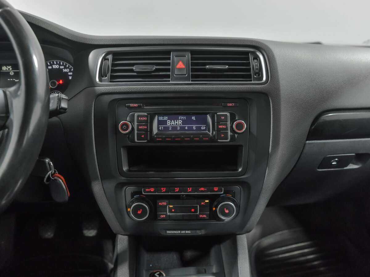 Volkswagen Jetta, 2012 Фото №9