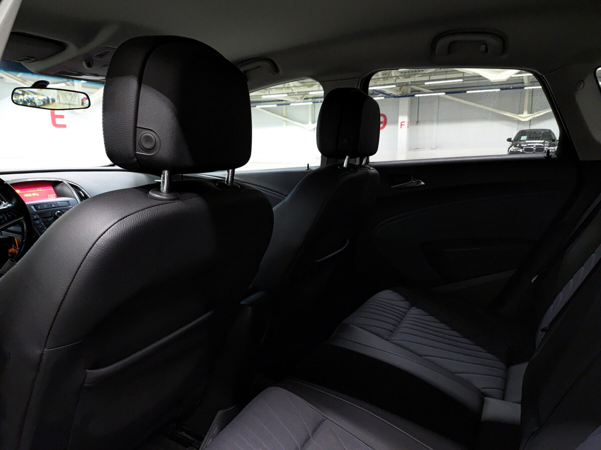 Opel Astra J Рестайлинг, 2013 Фото №12