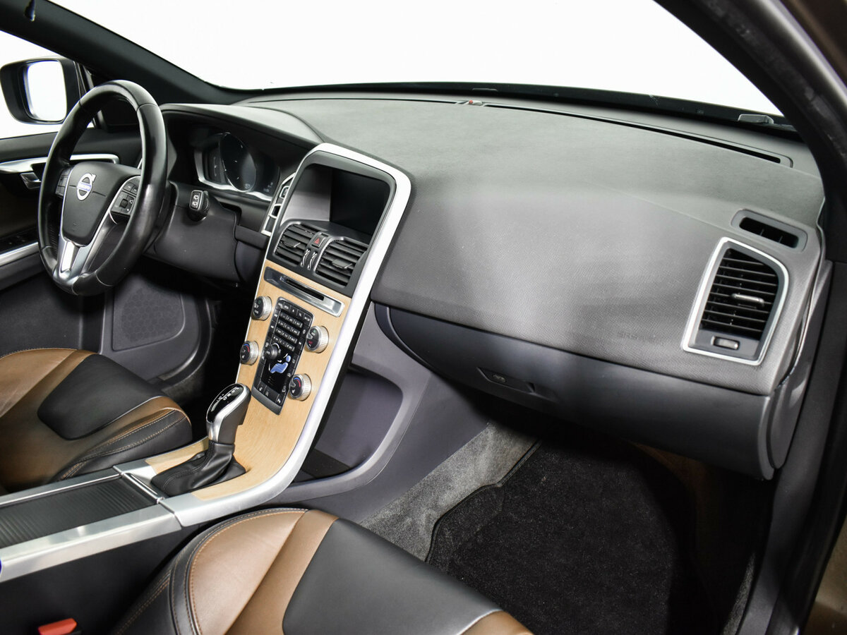 Volvo XC60 I Рестайлинг, 2017 Фото №11