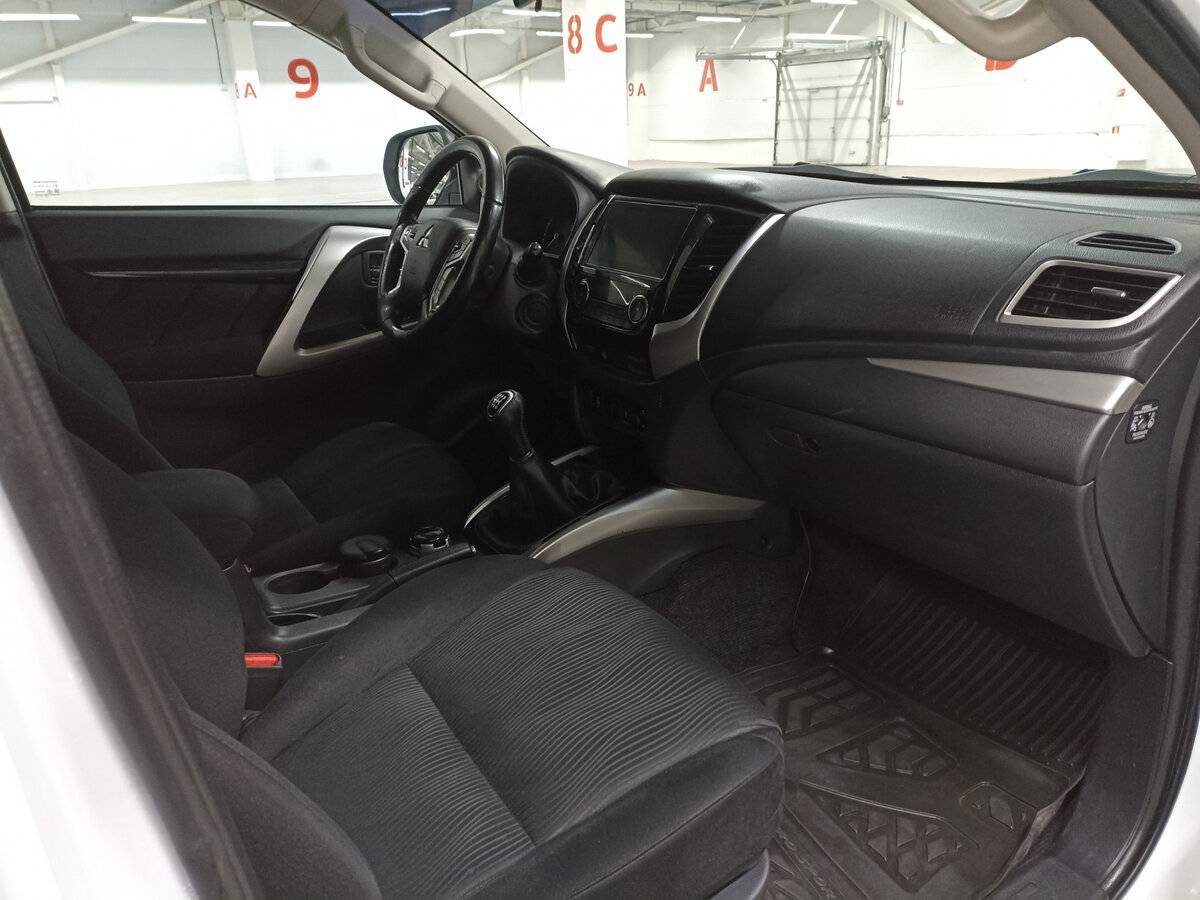 Mitsubishi Pajero Sport, 2018 Фото №11