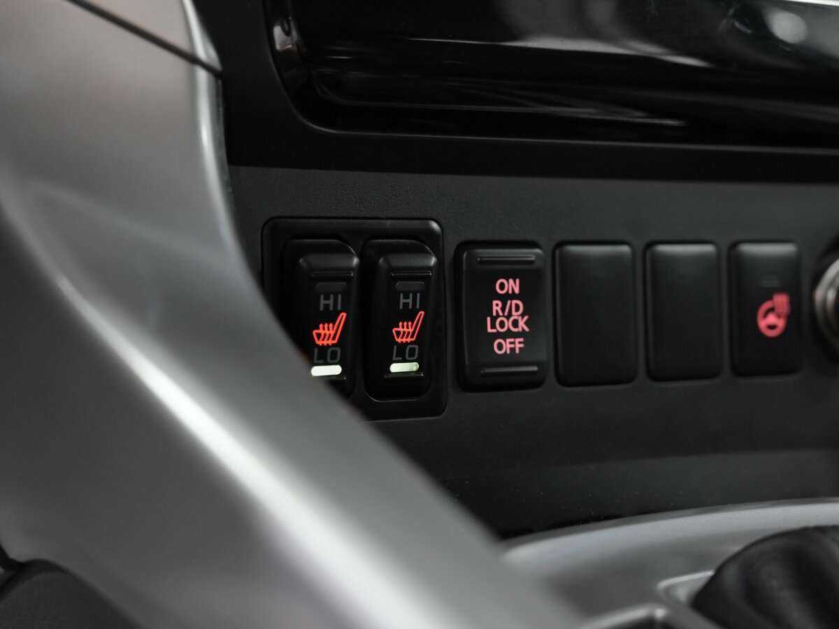 Mitsubishi Pajero Sport, 2017 Фото №13