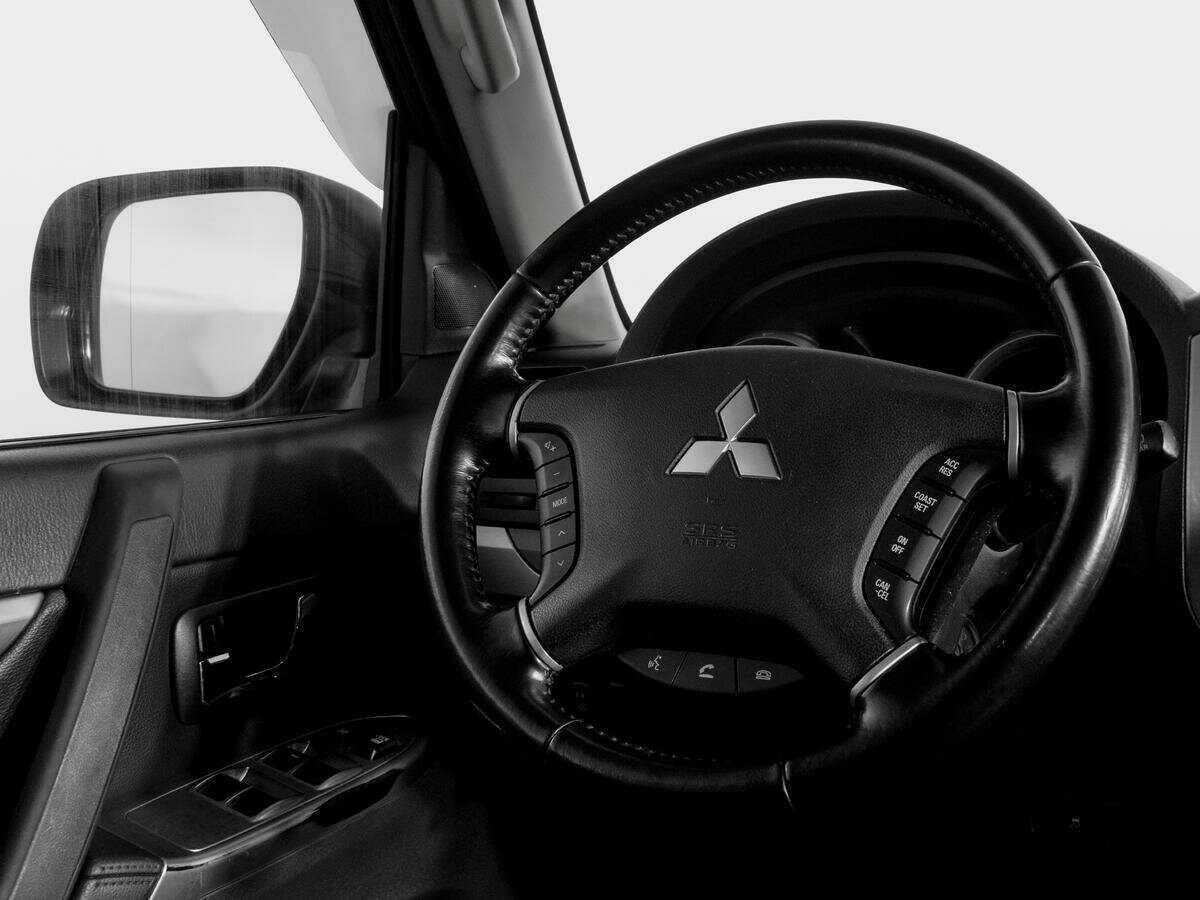 Mitsubishi Pajero, 2017 Фото №14