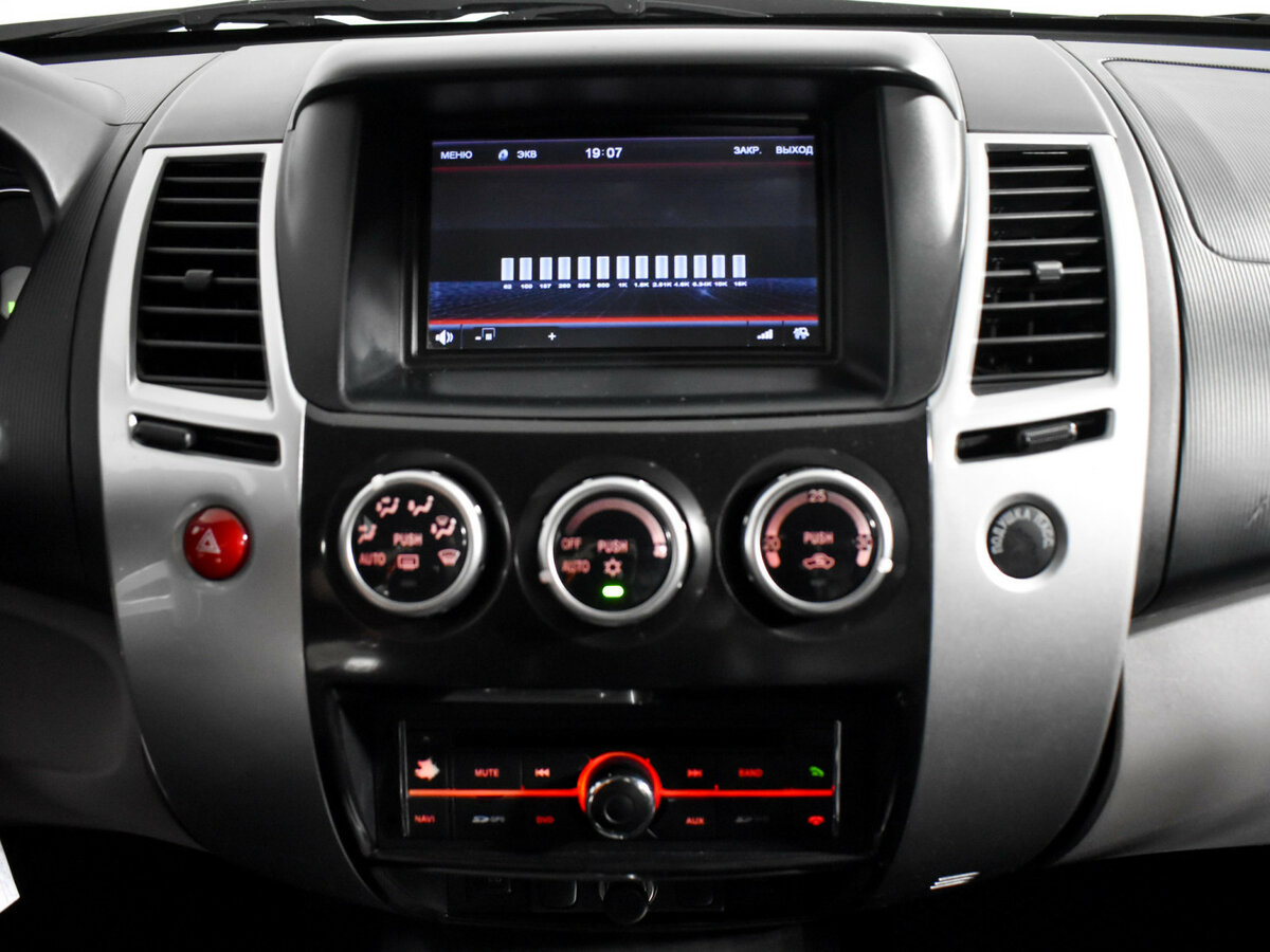 Mitsubishi Pajero Sport II Рестайлинг, 2013 Фото №13