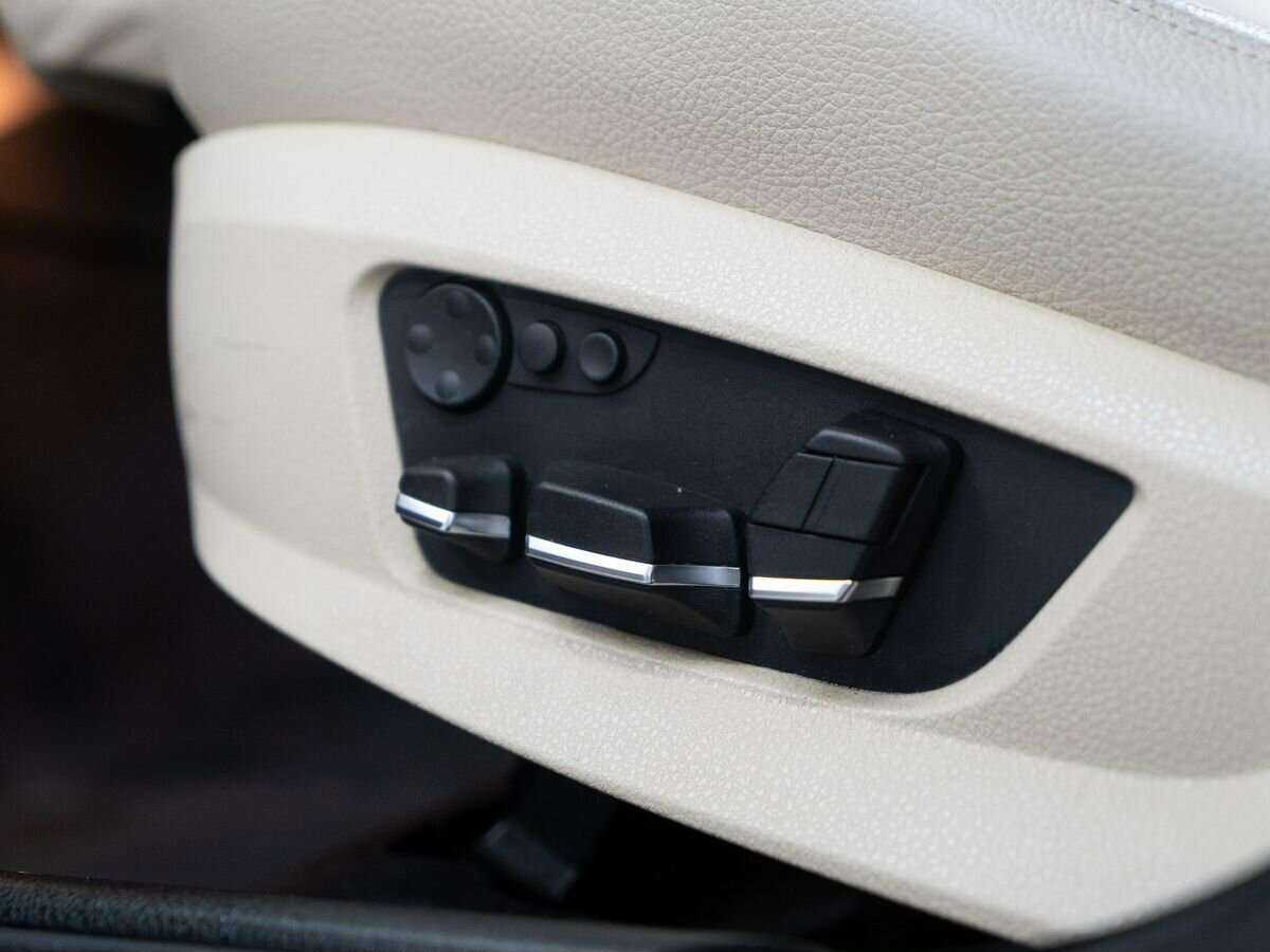 BMW 5 серии 535i xDrive, 2012 Фото №16