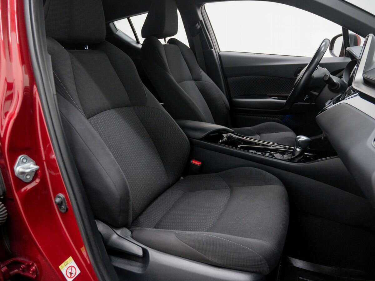 Toyota C-HR, 2018 - 91 000 км. | Фото №6