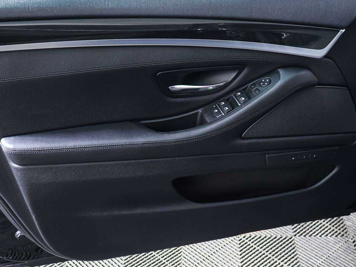 BMW 5 серии 530d xDrive, 2012 Фото №17