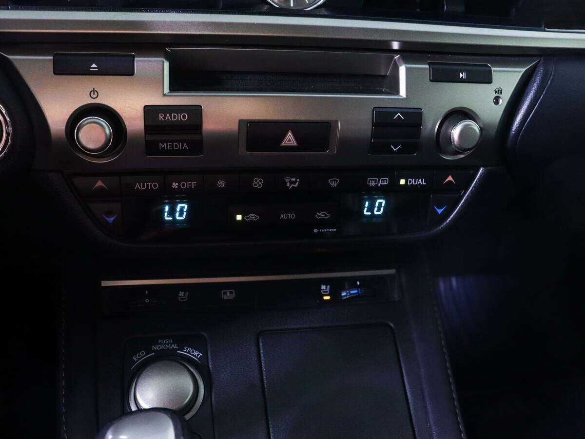 Lexus ES 200, 2016 Фото №18