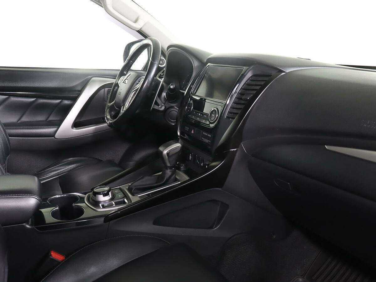 Mitsubishi Pajero Sport, 2017 - 91 308 км. | Фото №8