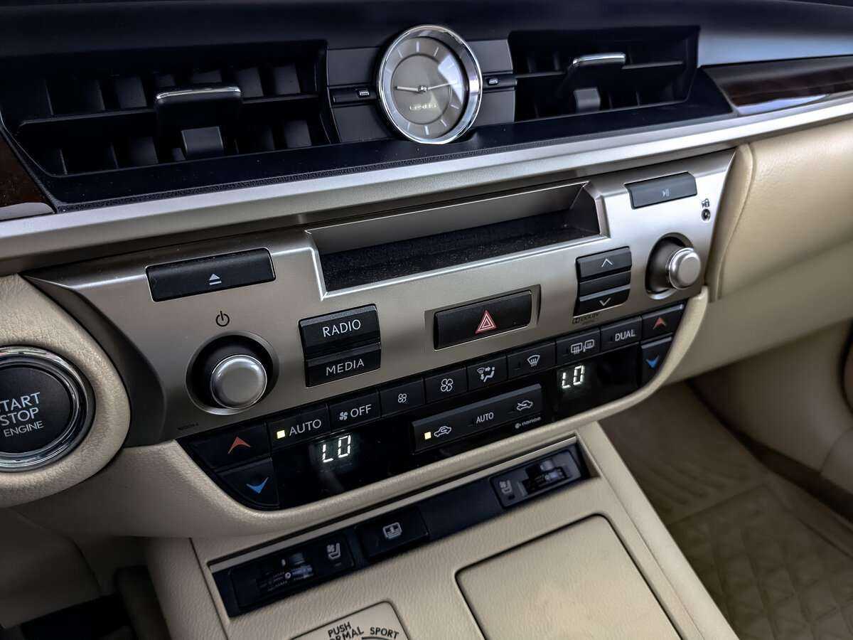 Lexus ES 250, 2013 Фото №21