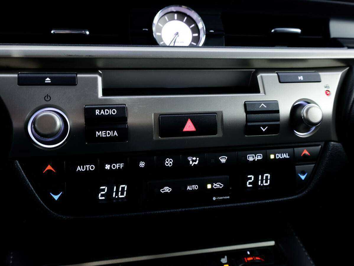 Lexus ES 200, 2017 Фото №18