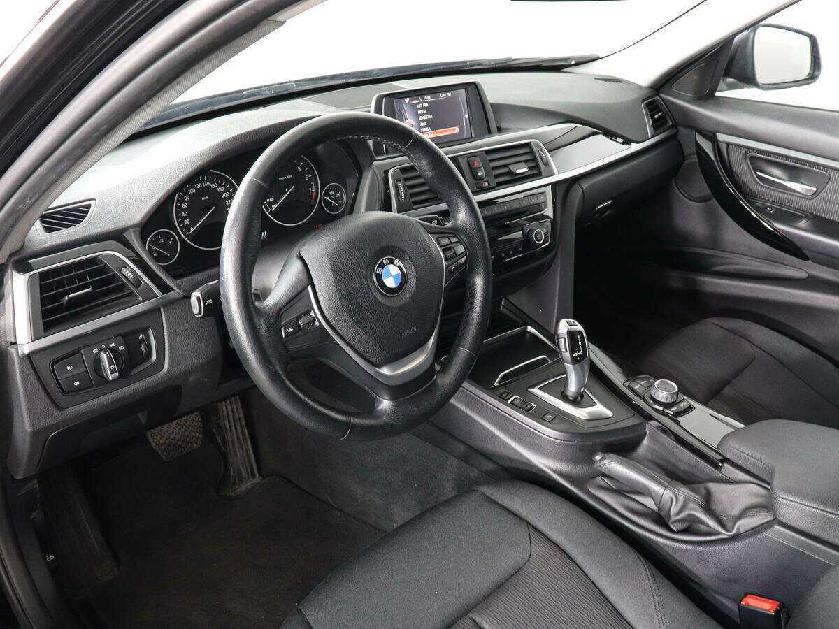 BMW 3 серии 318i, 2015 Фото №8