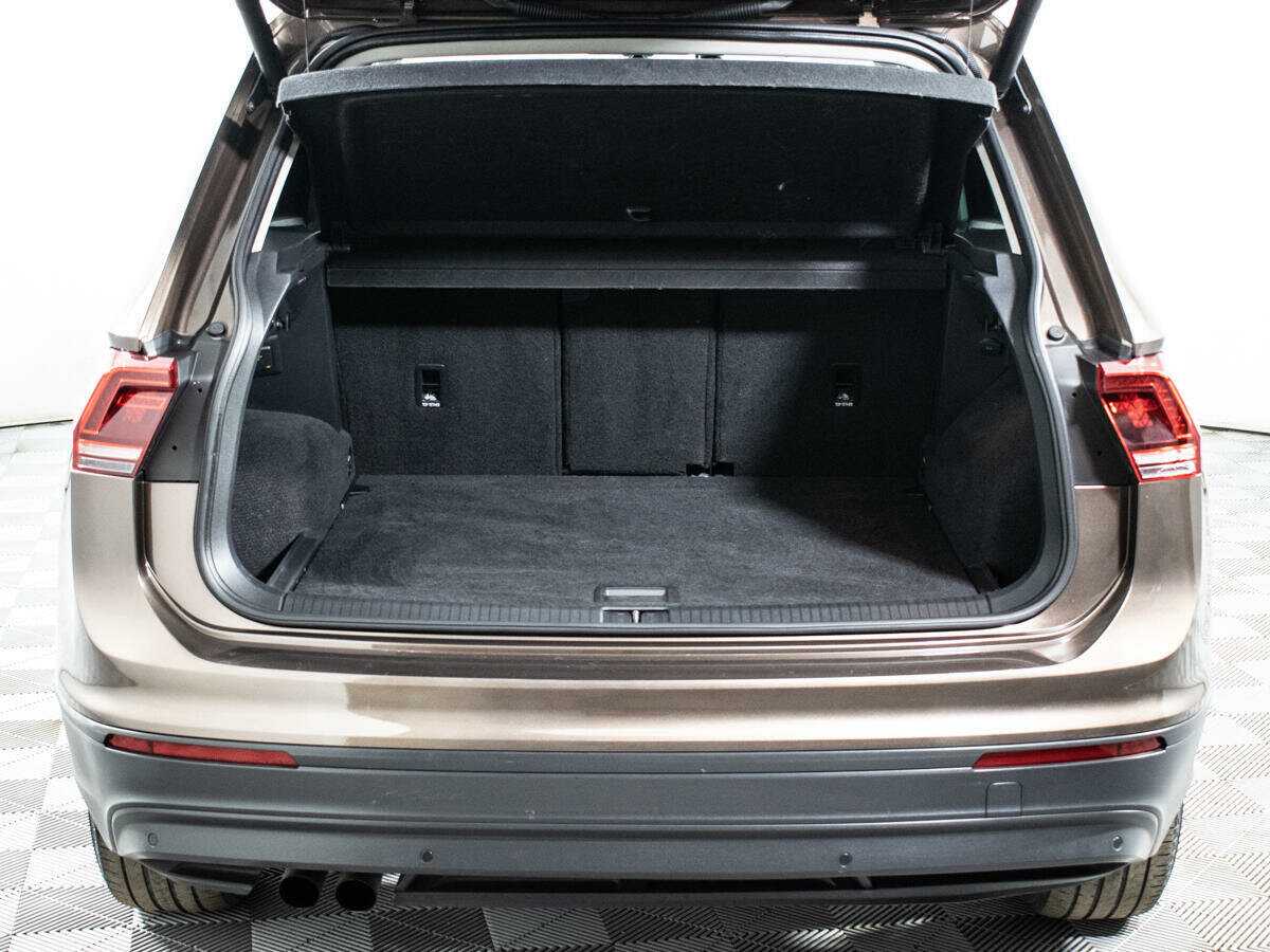 Volkswagen Tiguan, 2018 Фото №16