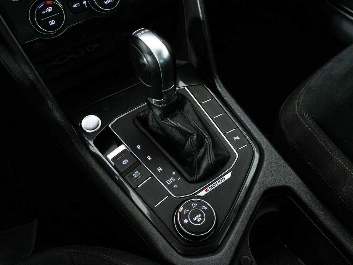 Volkswagen Tiguan, 2018 Фото №17