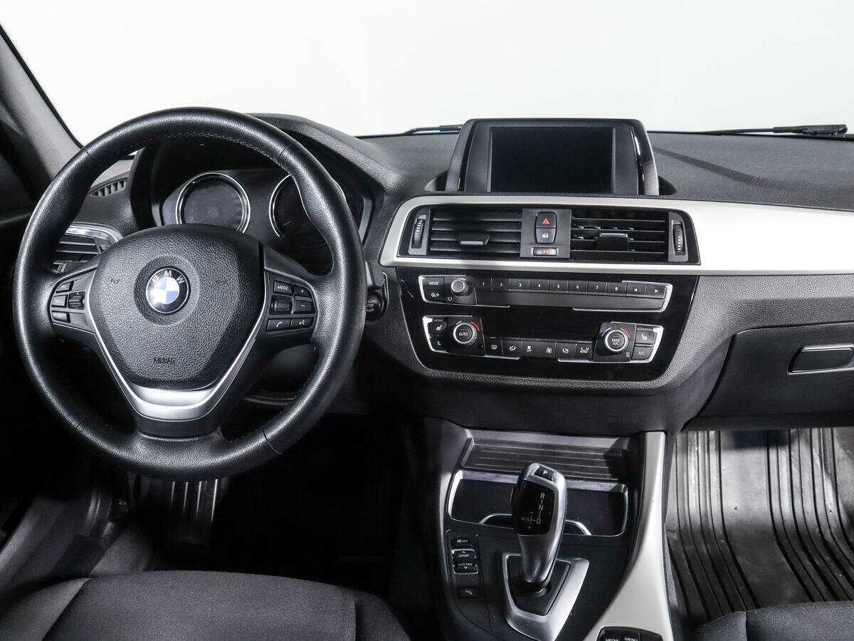 BMW 1 серии 118i, 2018 Фото №10
