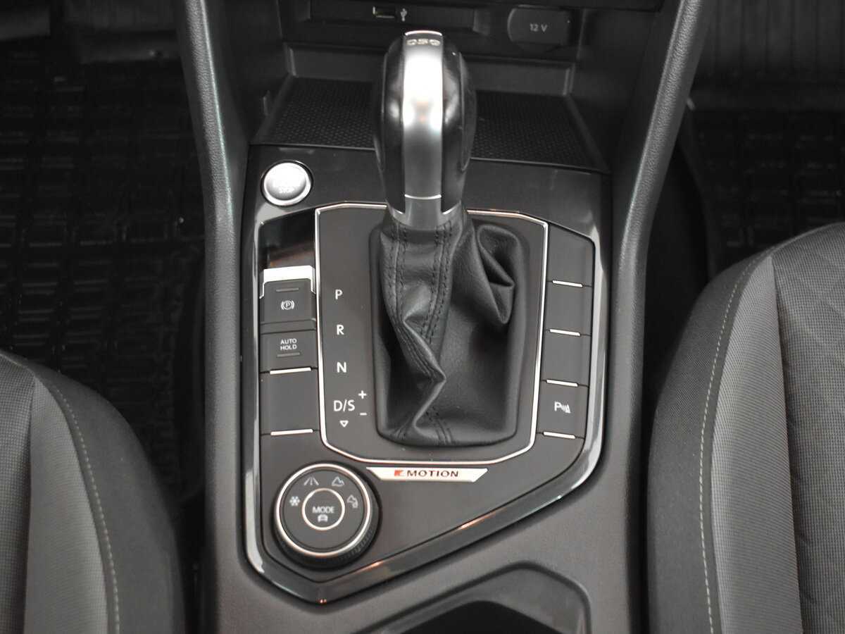 Volkswagen Tiguan, 2018 Фото №16