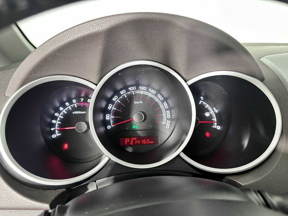 Kia Venga, 2013 Фото №11