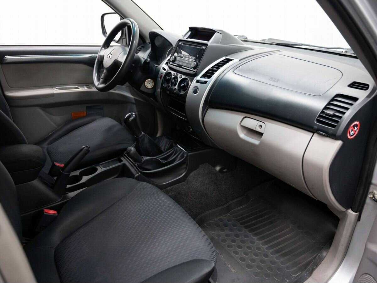 Mitsubishi Pajero Sport, 2014 Фото №11