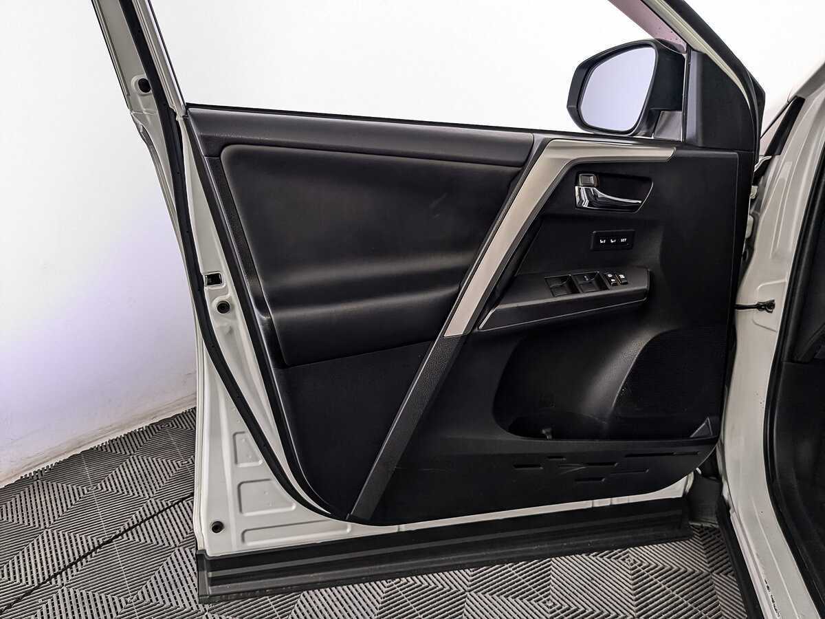 Toyota RAV4, 2018 Фото №17