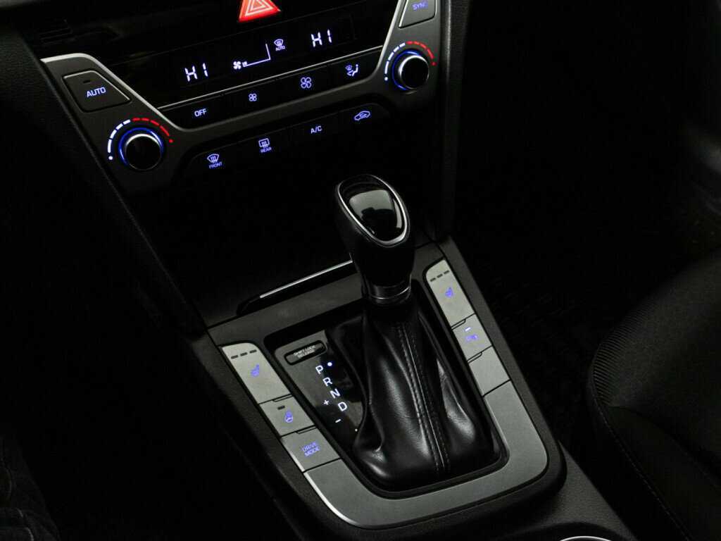 Hyundai Elantra, 2018 Фото №17