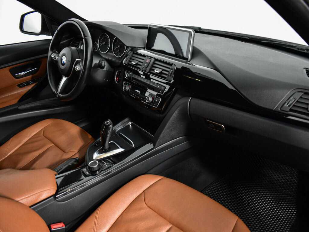 BMW 3 серии 318i, 2017 Фото №16