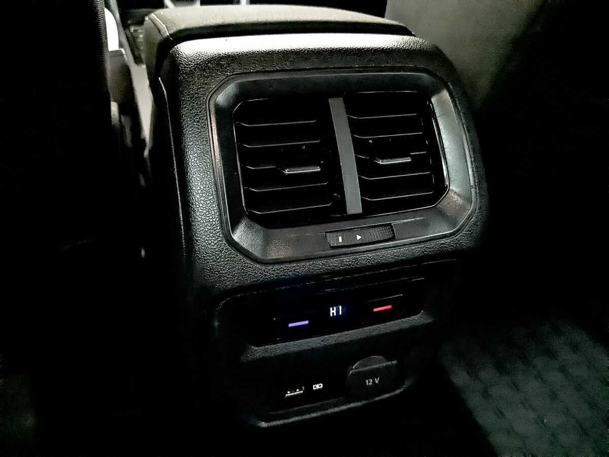 Volkswagen Tiguan, 2020 Фото №30