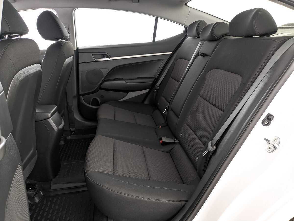 Hyundai Elantra, 2019 Фото №16