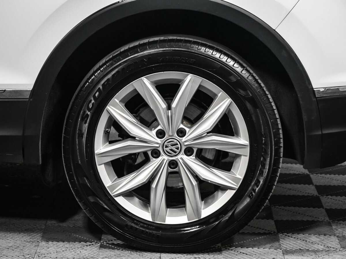 Volkswagen Tiguan, 2018 Фото №16