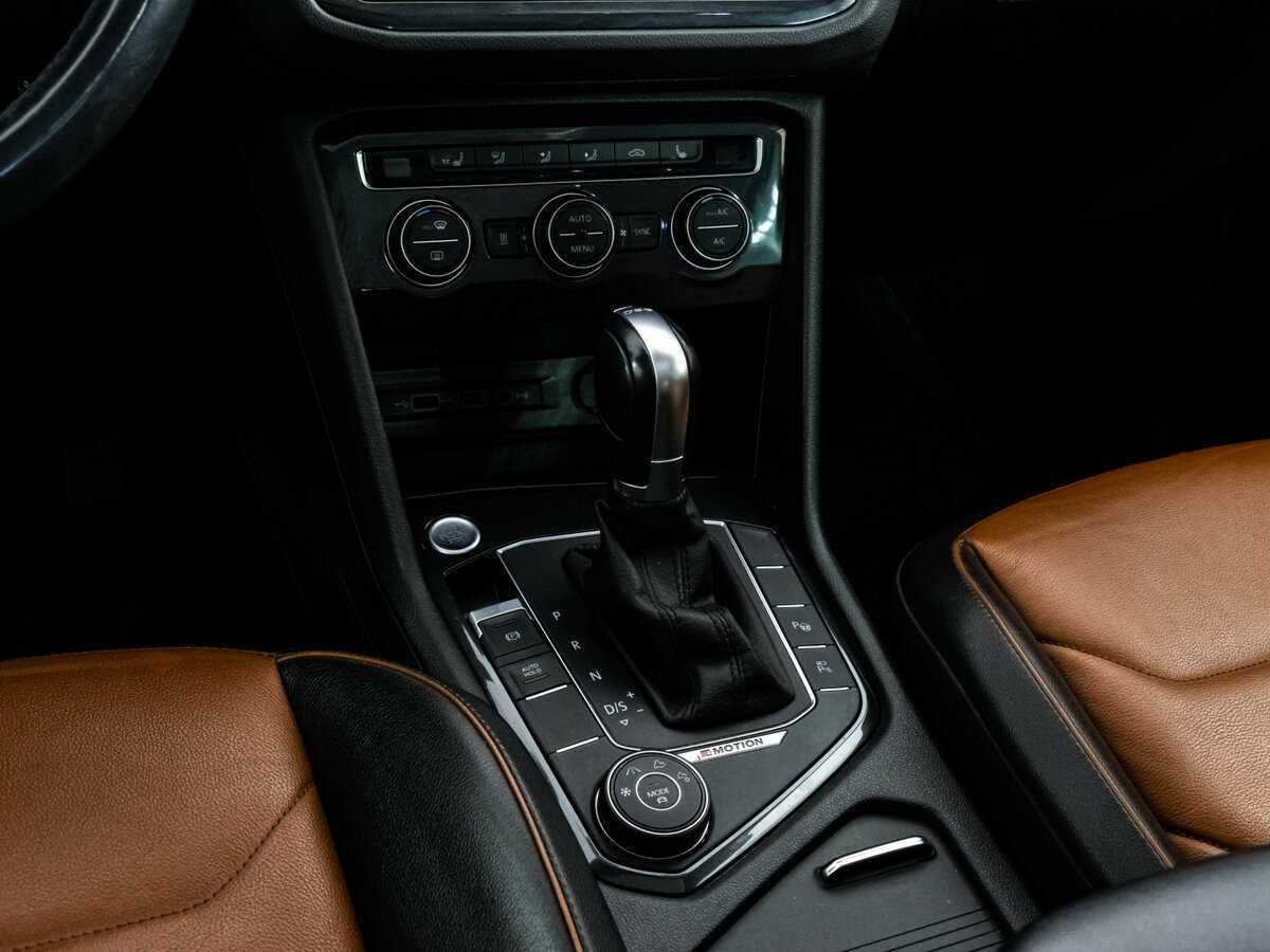 Volkswagen Tiguan, 2018 Фото №14