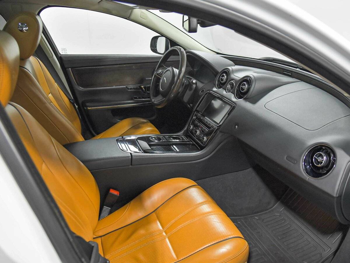 Jaguar XJ, 2016 Фото №20