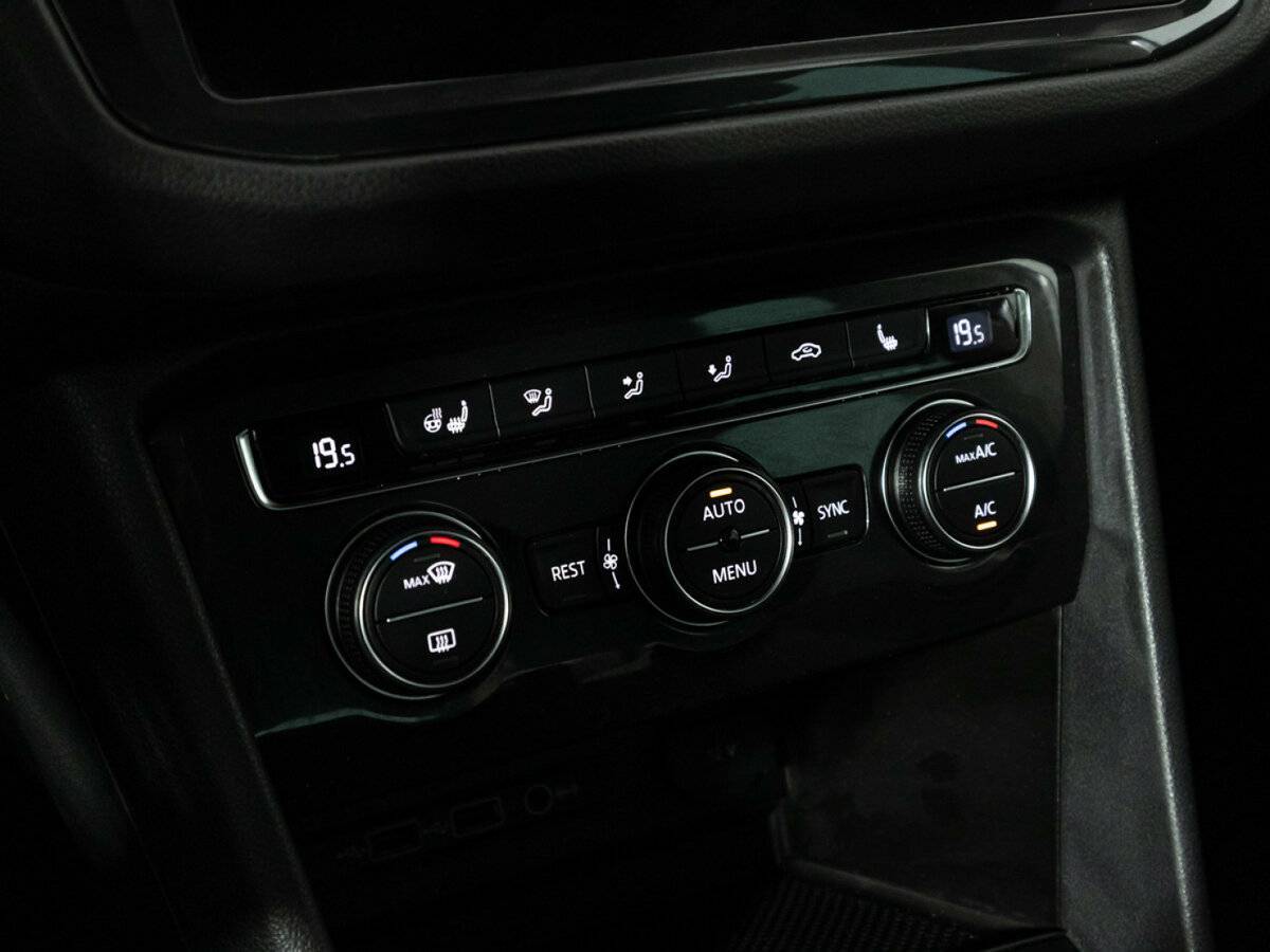 Volkswagen Tiguan, 2019 Фото №19