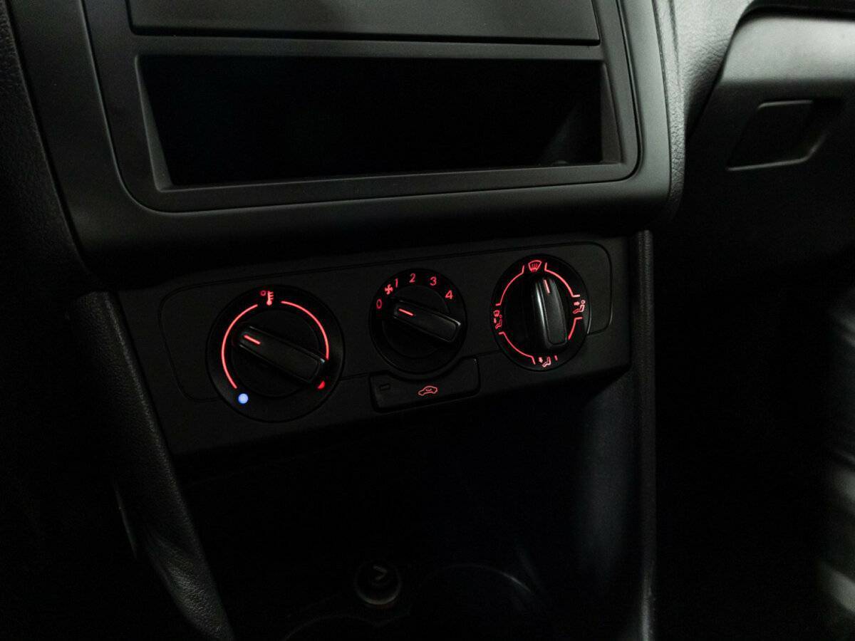 Volkswagen Polo, 2016 Фото №15