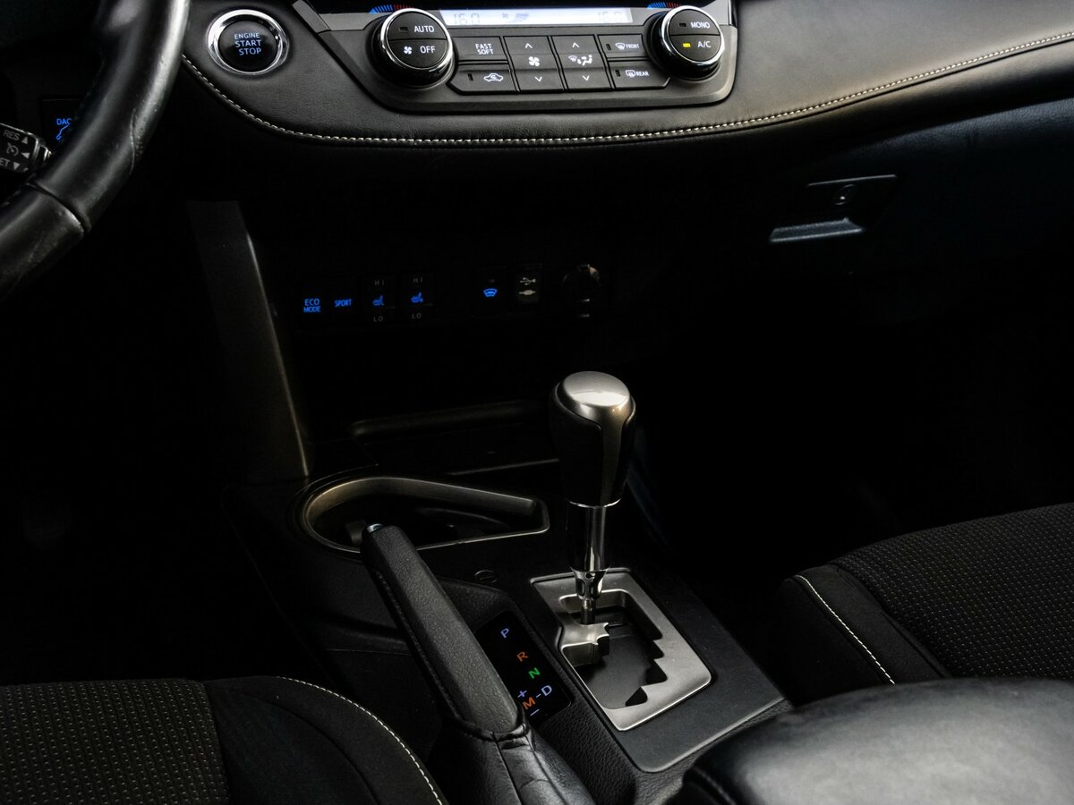 Toyota RAV4 IV (XA40) Рестайлинг, 2017 Фото №11