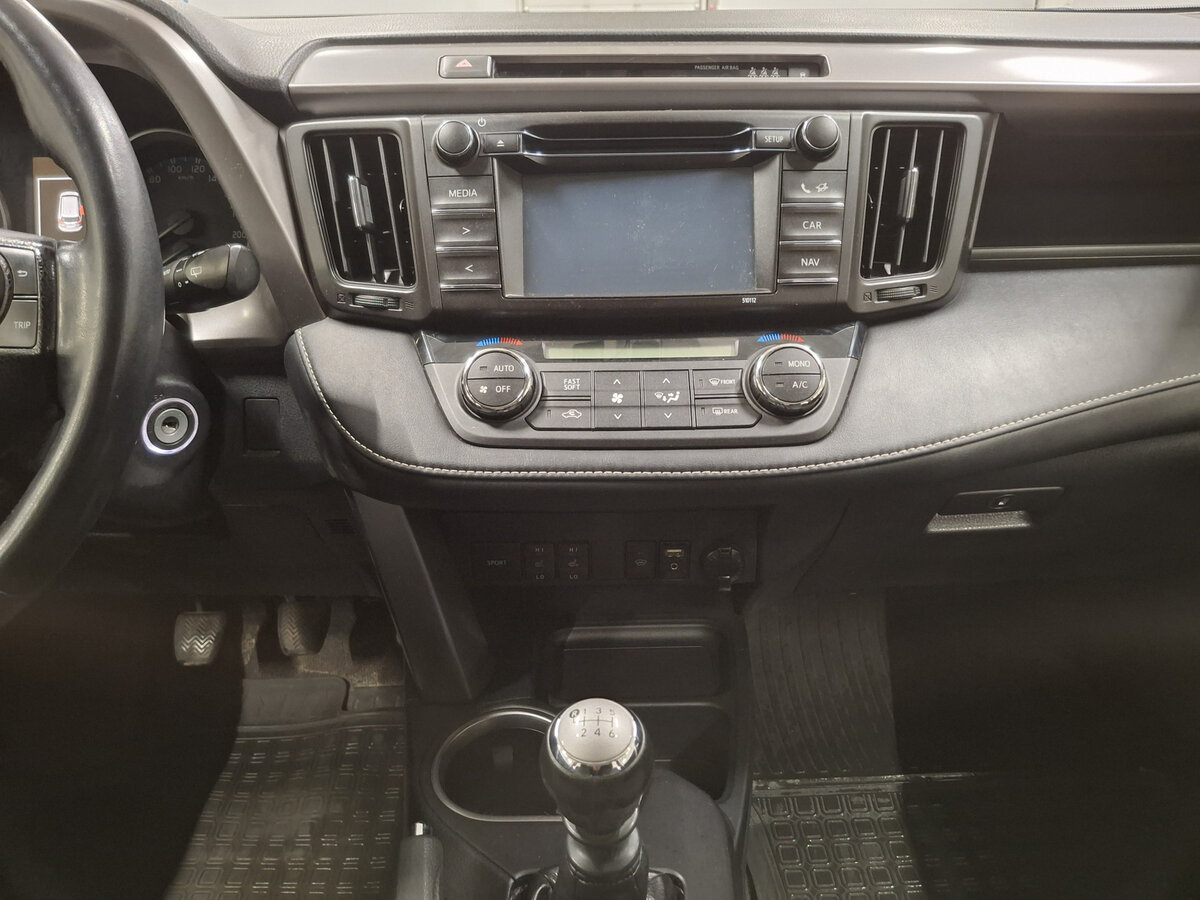 Toyota RAV4 IV (XA40) Рестайлинг, 2015 Фото №14