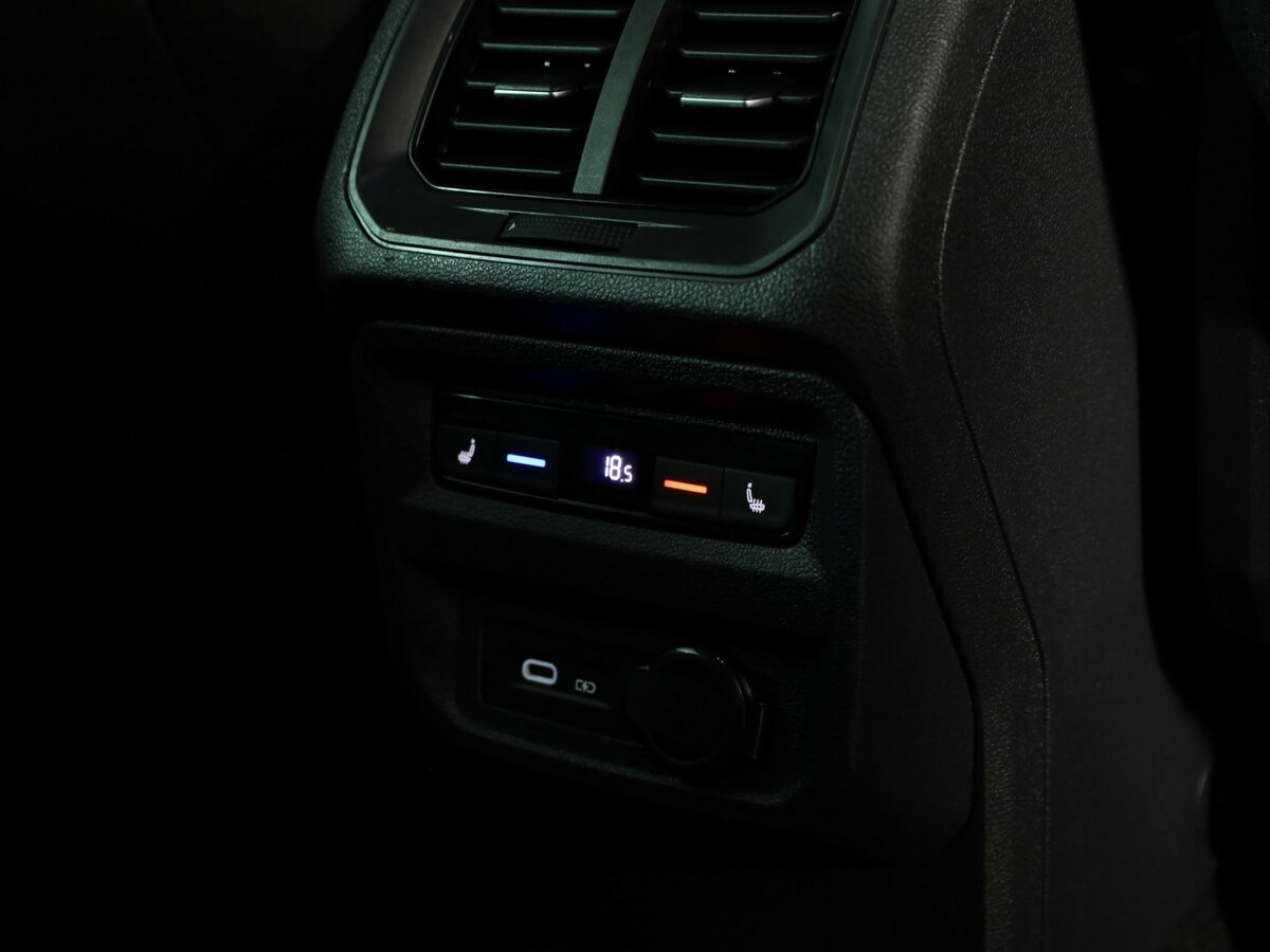 Volkswagen Tiguan II Рестайлинг, 2021 Фото №14